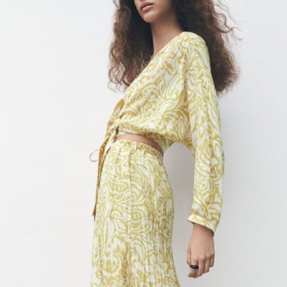 ZARA PRINTED WRAP TOP WITH TIE DETAIL - Picture 8 of 10